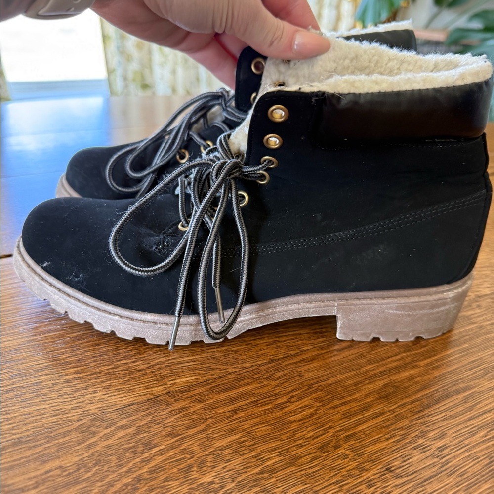 Black Winter Boots with fleece Lining